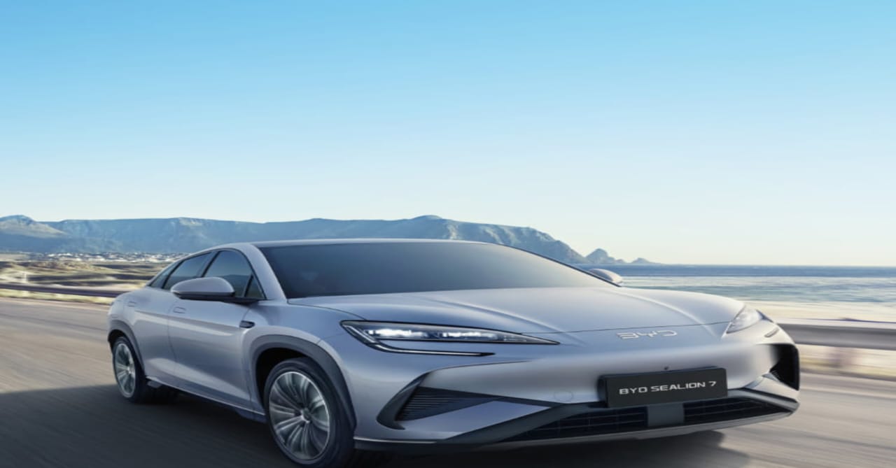 BYD Sealion 7: भारत में लॉन्च होने वाली नई इलेक्ट्रिक SUV, कीमत और फीचर्स जानकर हो जाएंगे हैरान!